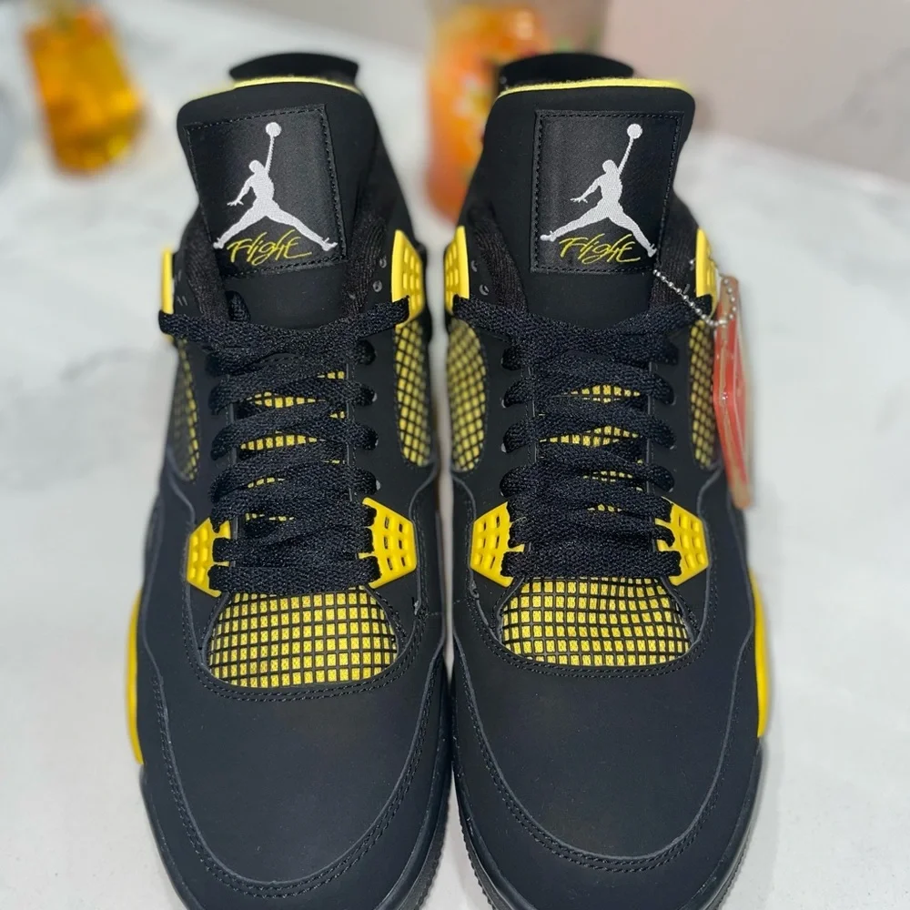 Jordan 4 thunder - Picture 3 of 7